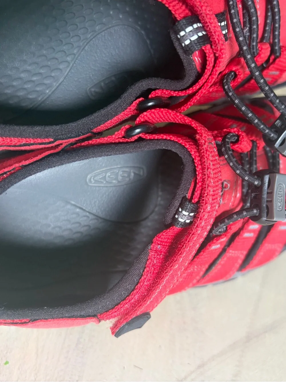 Keen Newport H2 Waterproof Outdoor Hiking Casual Sandals Size 2 Red Youth - MINT